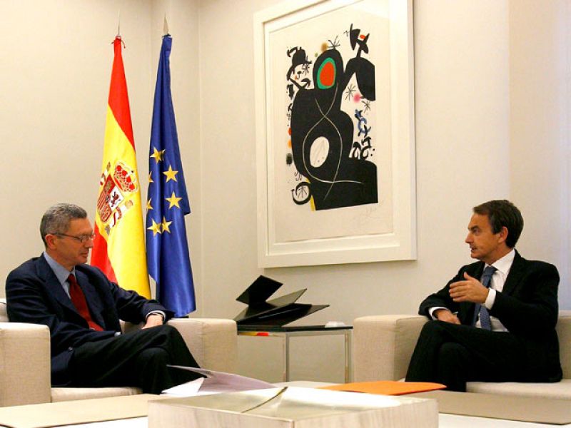 Telediario 2 en cuatro minutos - 17/11/10 | Ver