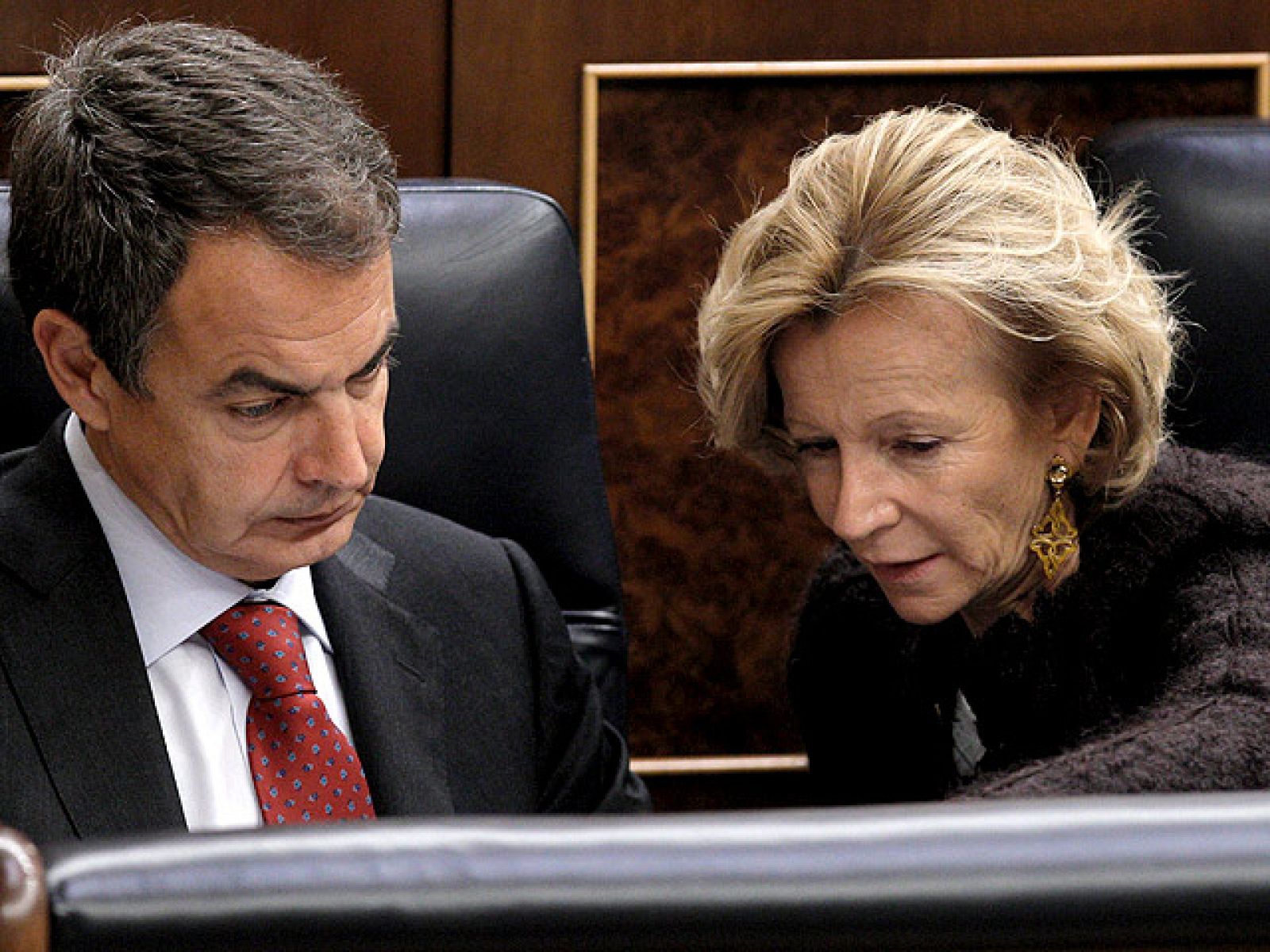 Zapatero admite que la mejora del paro es "tan débil" que no asegura "un cambio de tendencia" | Ver