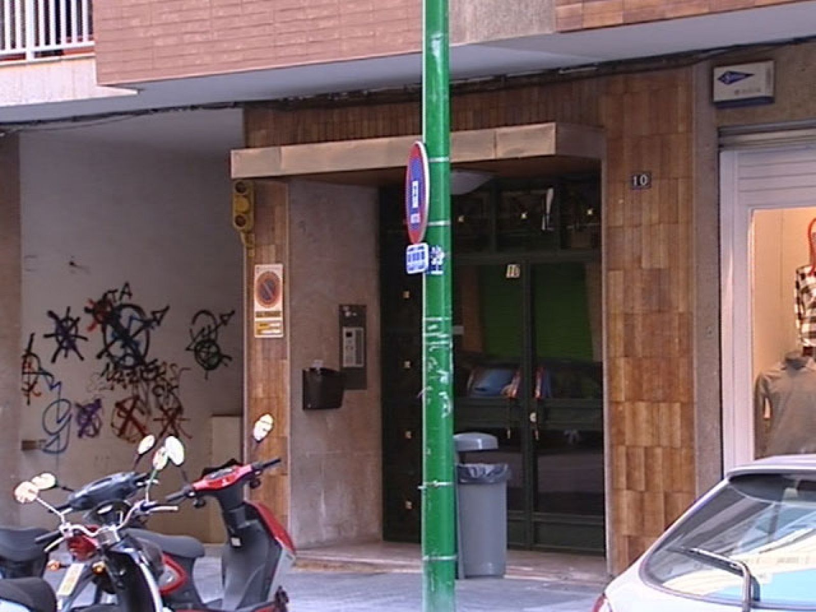 El responsable de una casa de acogida de mujeres maltratadas acusado de coaccionarlas | Ver