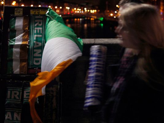  - Irlanda ya negocia las condiciones de la ayuda financiera