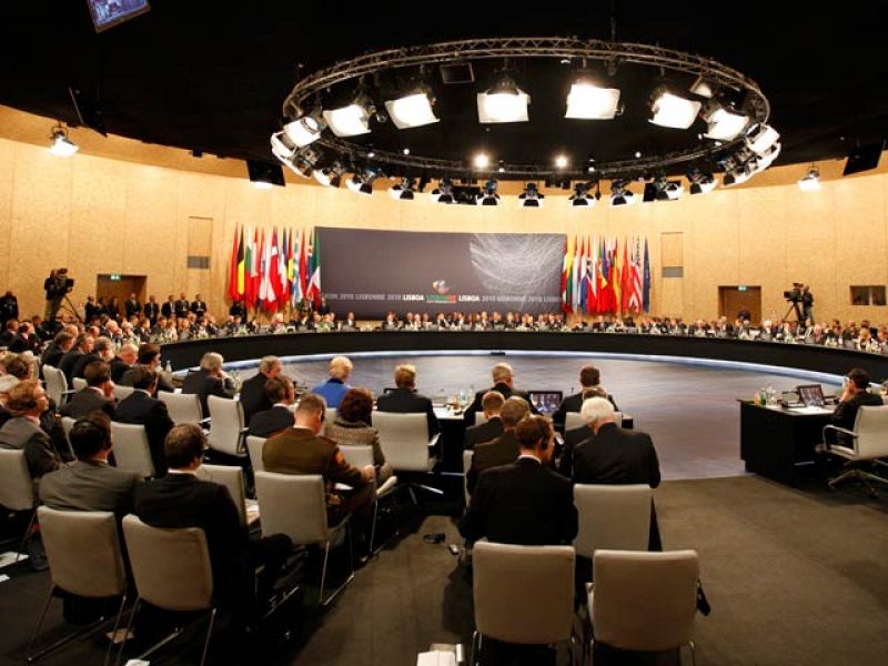 Telediario 2 en cuatro minutos - 19/11/10 | Ver