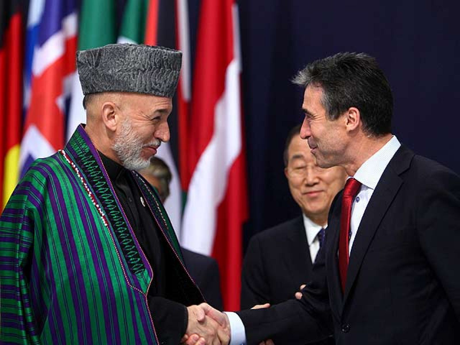 La OTAN ha aprobado este sábado en Lisboa la salida progresiva de las tropas internacionalees de Afganistán desde 2011.