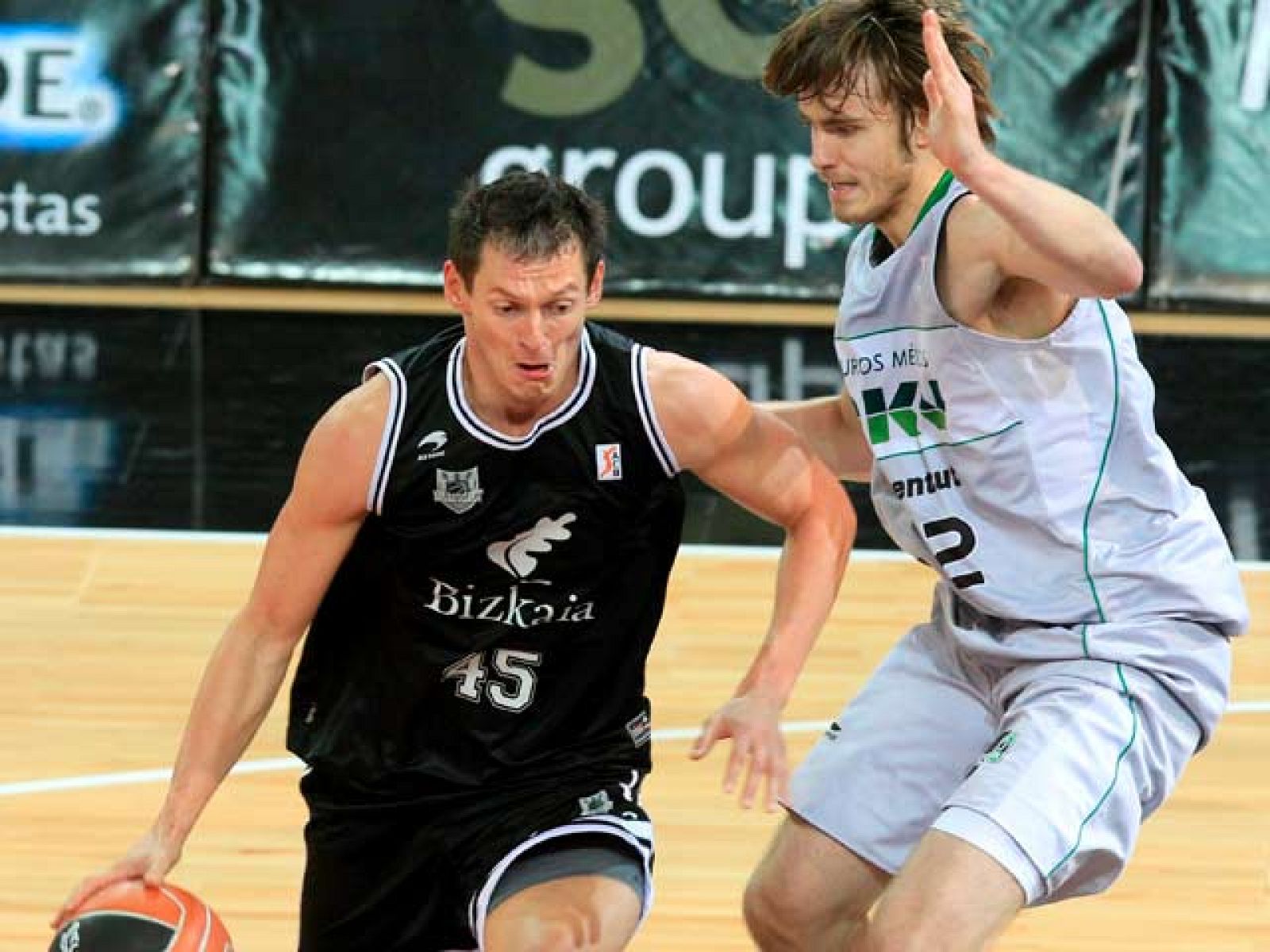 Los de Badalona se impusieron al Bizkaia Bilbao Basket (85-92) en la provincia vasca tras irse con 20 puntos de ventaja al descanso (29-49).