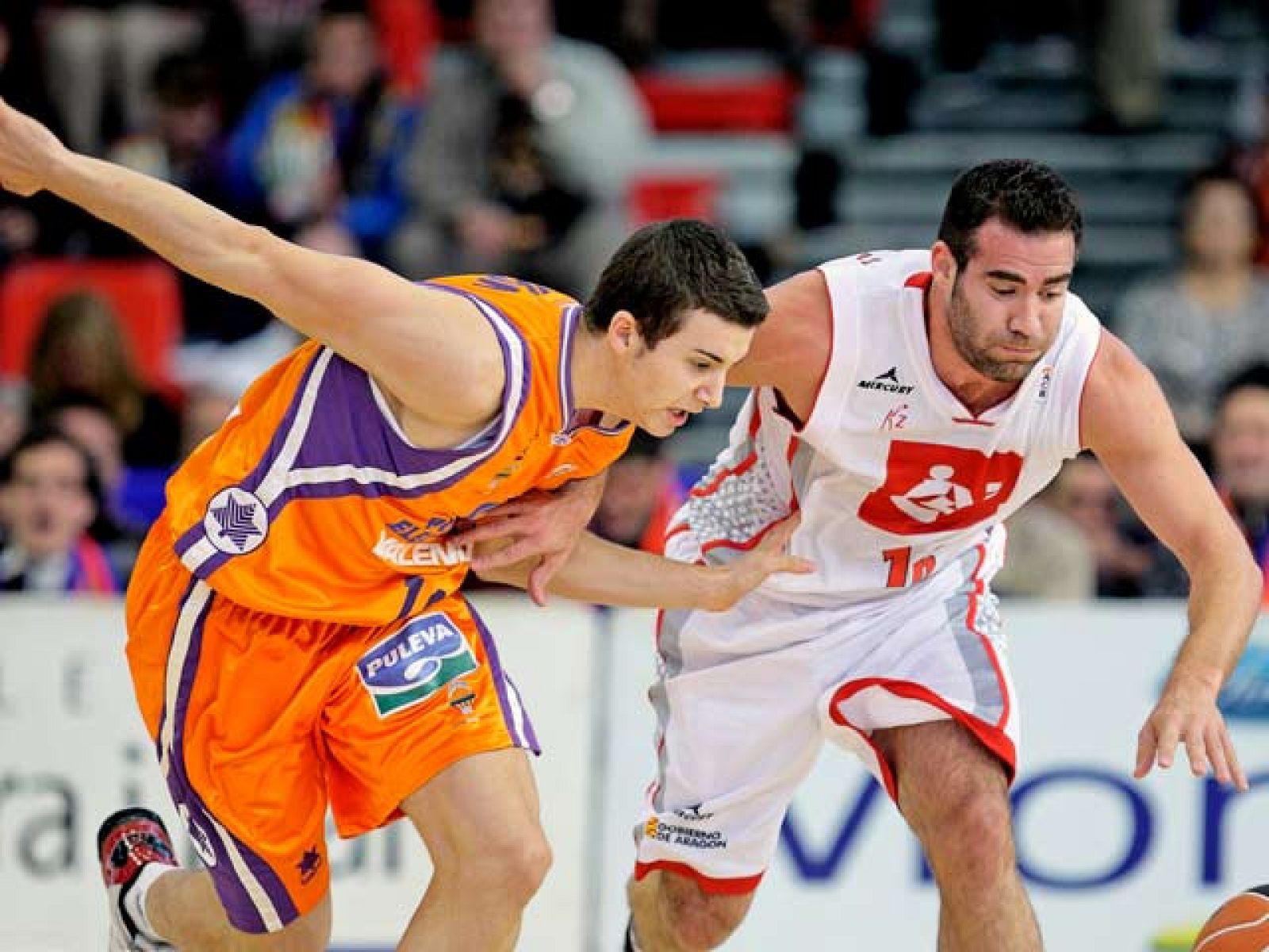 El Power Electronics Valencia hizo lo propio ante el CAI Zaragoza (83-72) en la visita de los maños a la Fonteta de San Luis. La relajación de los de Pesic, que consiguió su primera victoria con el equipo taronja.
