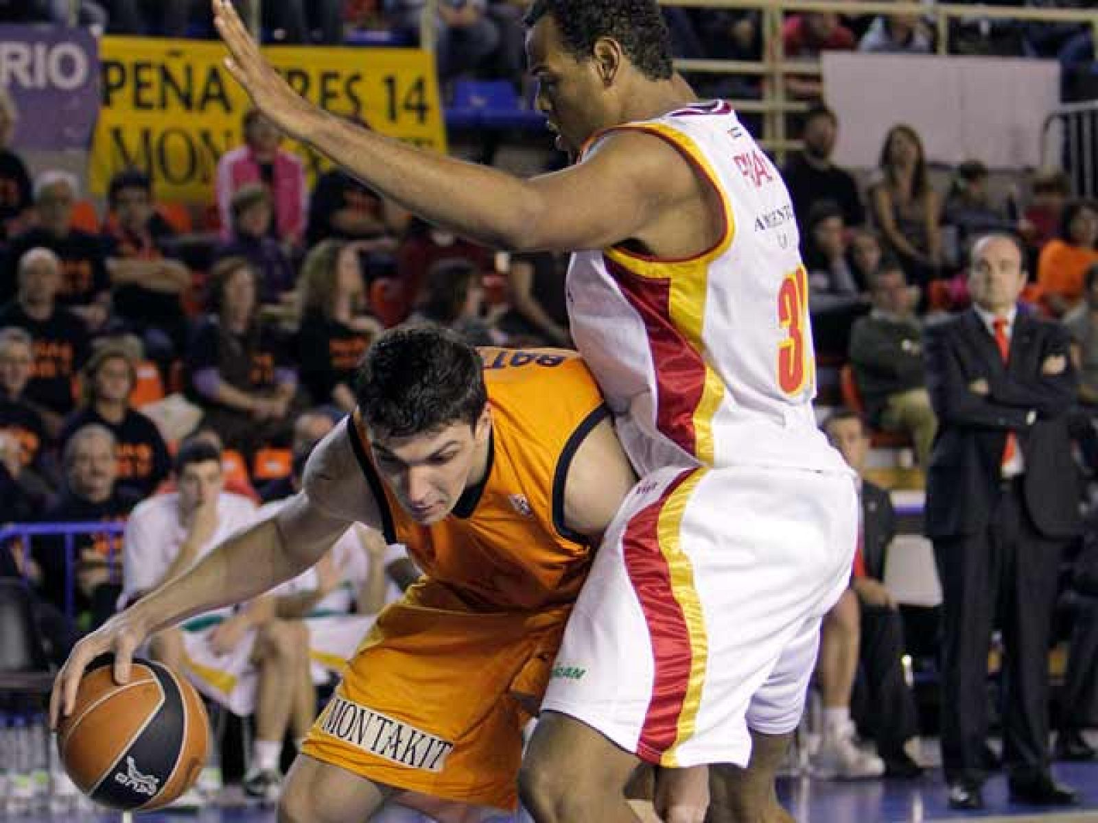 El Baloncesto Fuenlabrada sólo pudo prorrogar su condición de invicto en casa al salir vencedor de un duelo a cara o cruz ante el Granada, que tuvo el balón para ir a la prórroga en manos del escolta islandés John Stefansson, pero que marró un tiro q