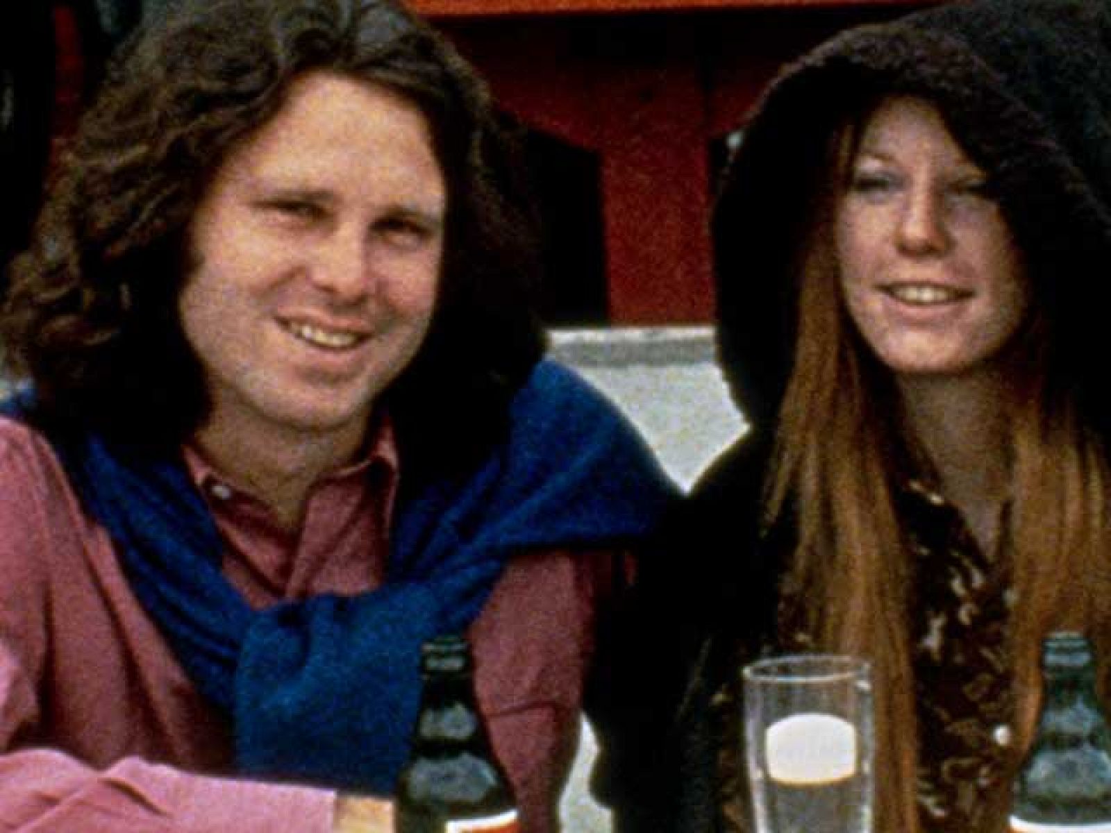 Jim Morrison se marcha a París en abril de 1971 ('When you're strange') | Ver