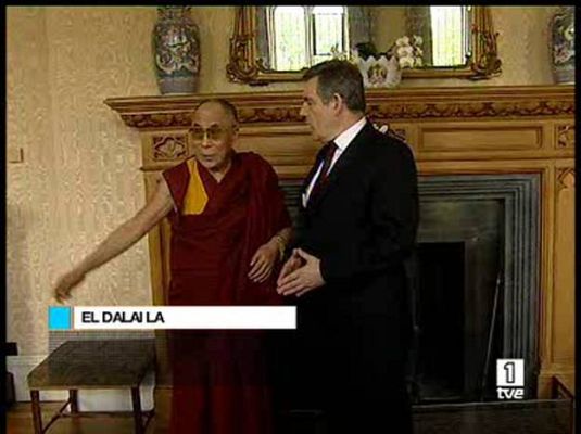  - Gordon Brown recibe al Dalai Lama