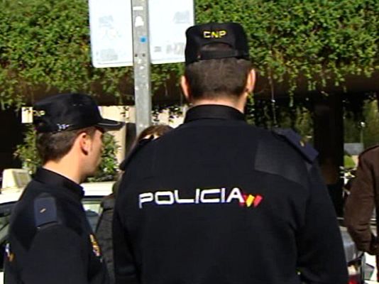  - Abandonan a su hijo en un coche