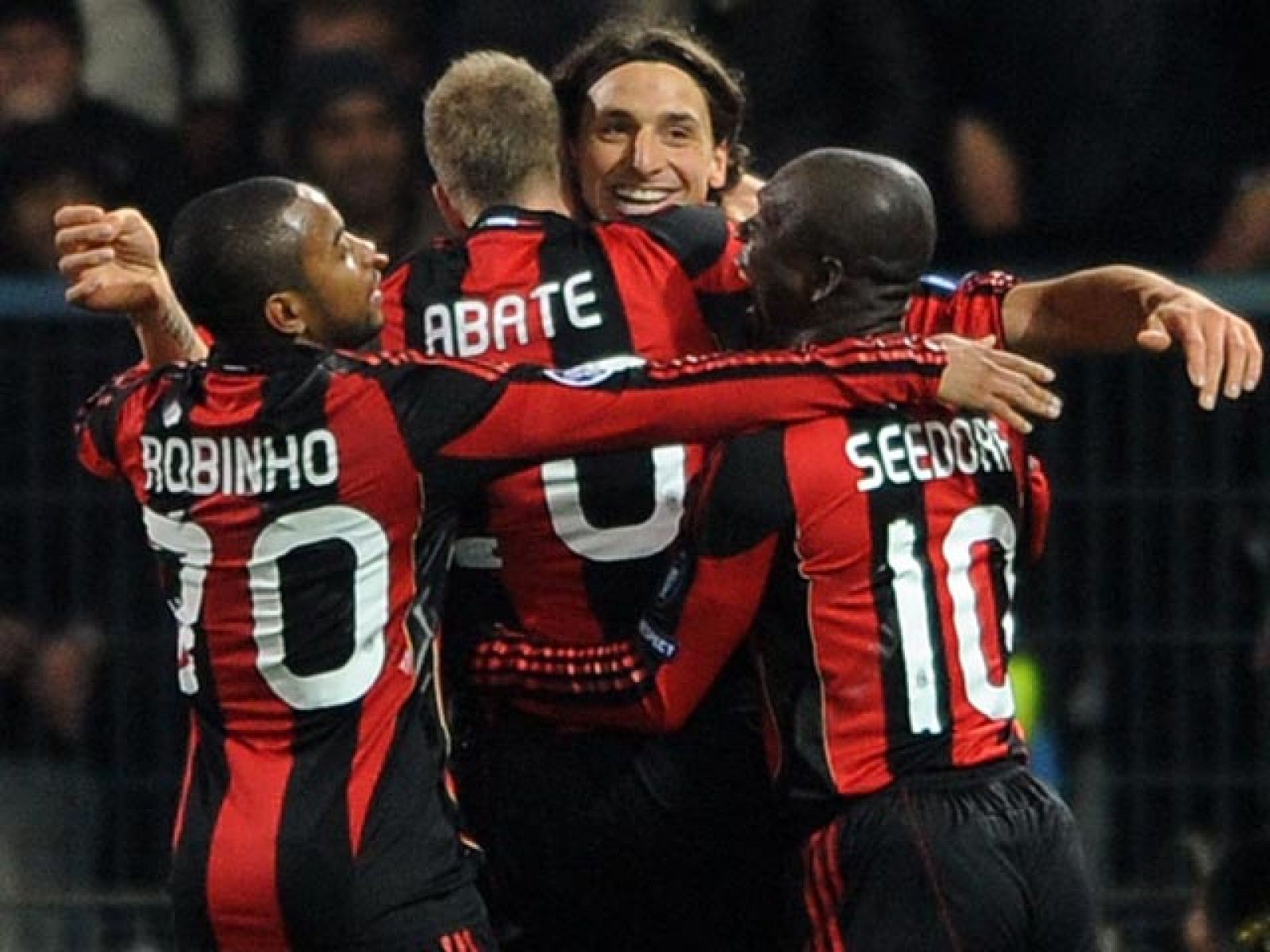 Los milanistas certifican su pase a octavos de final con una victoria a domicilio ante el Auxerre