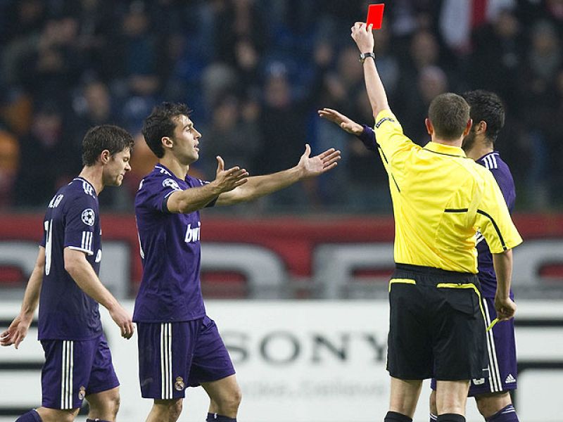 Las rojas de Ramos y Xabi, orden de Mou