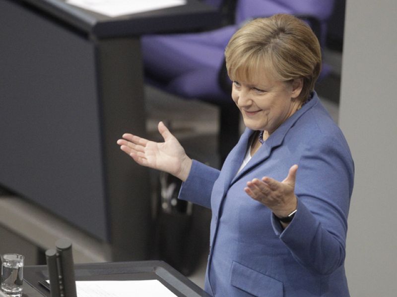 Merkel: Apoyamos la ayuda a Irlanda, pero debe volver a la senda de la estabilidad financiera