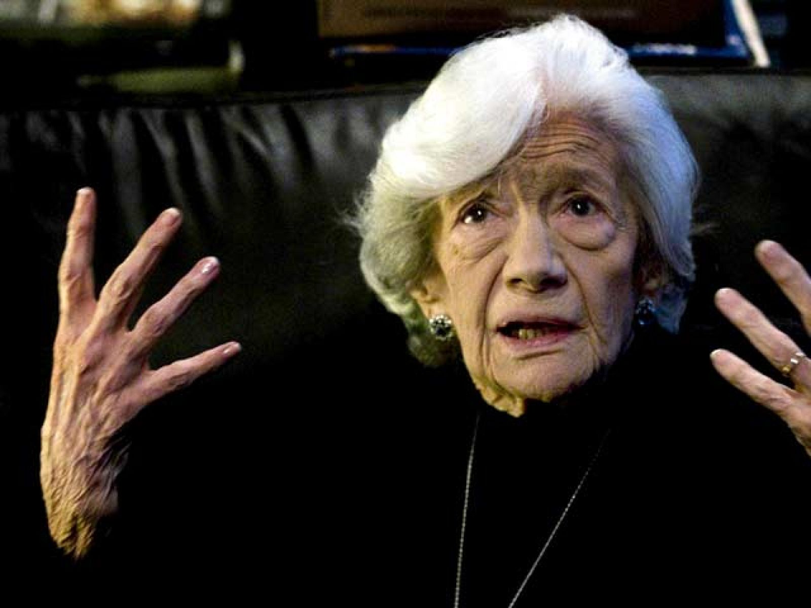 Ana María Matute es galardonada con el Premio Cervantes | Ver