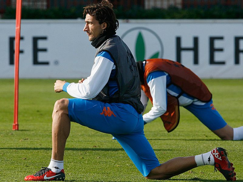 Unai Emery no va a especular y quiere sellar el pase a cuartos contra el Bursaspor, por lo que alineará a Aduriz y Soldado en punta. El técnico valencianista se ha mostrado ambicioso y espera conseguir también la victoria en la última jornada en Old