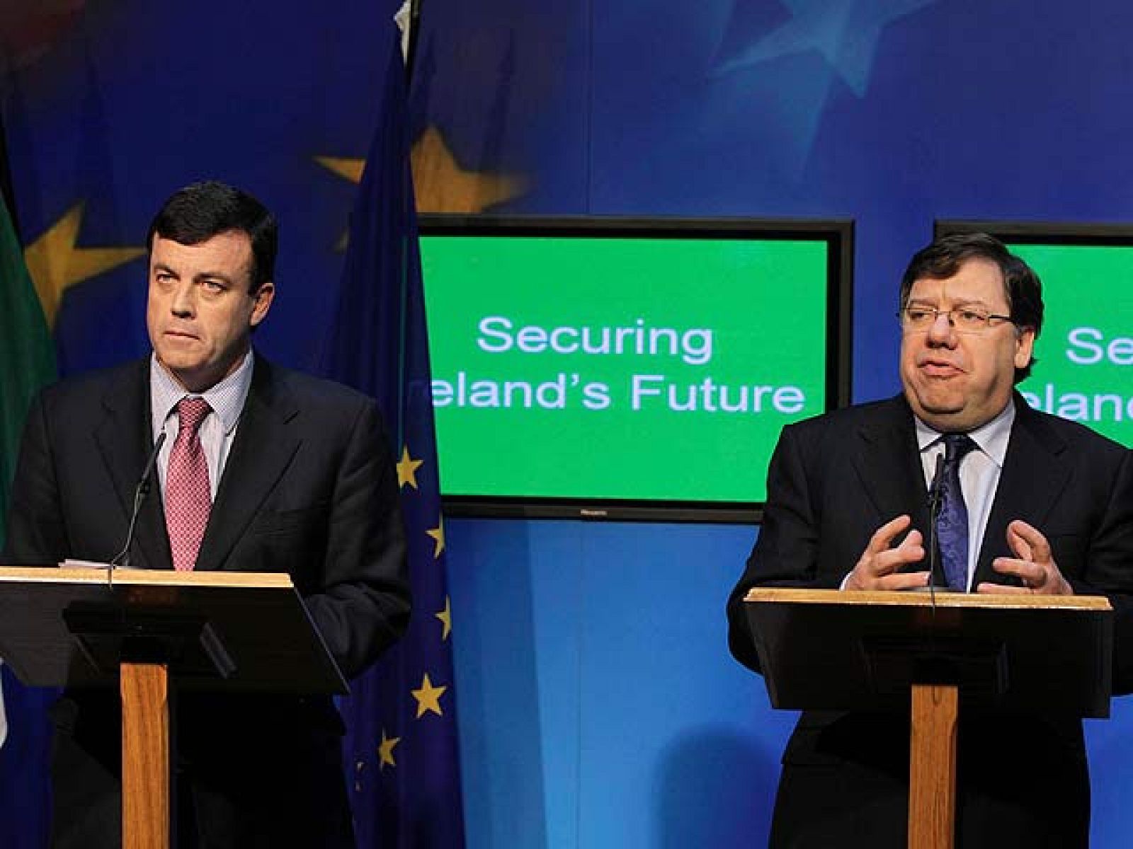 Irlanda elevará los impuestos y suprimirá 25.000 empleos públicos en su plan de ajuste