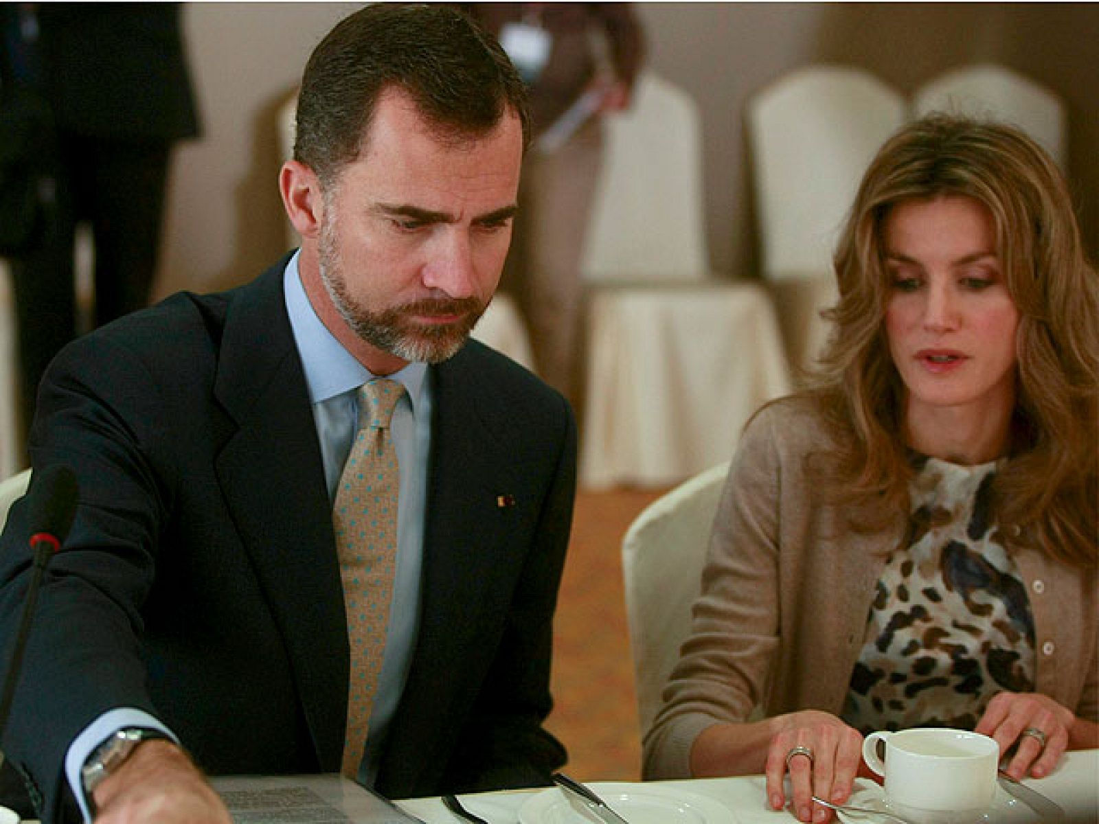 El Príncipe Felipe, junto a su esposa Doña Letizia ha respaldado a las empresas españolas instaladas en Perú y ha compartido con sus responsables un desayuno de trabajo para conocer de primera mano su situación actual y sus perspectivas de futuro e