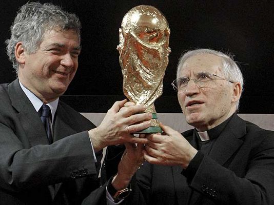  - Rouco levanta la Copa del Mundo