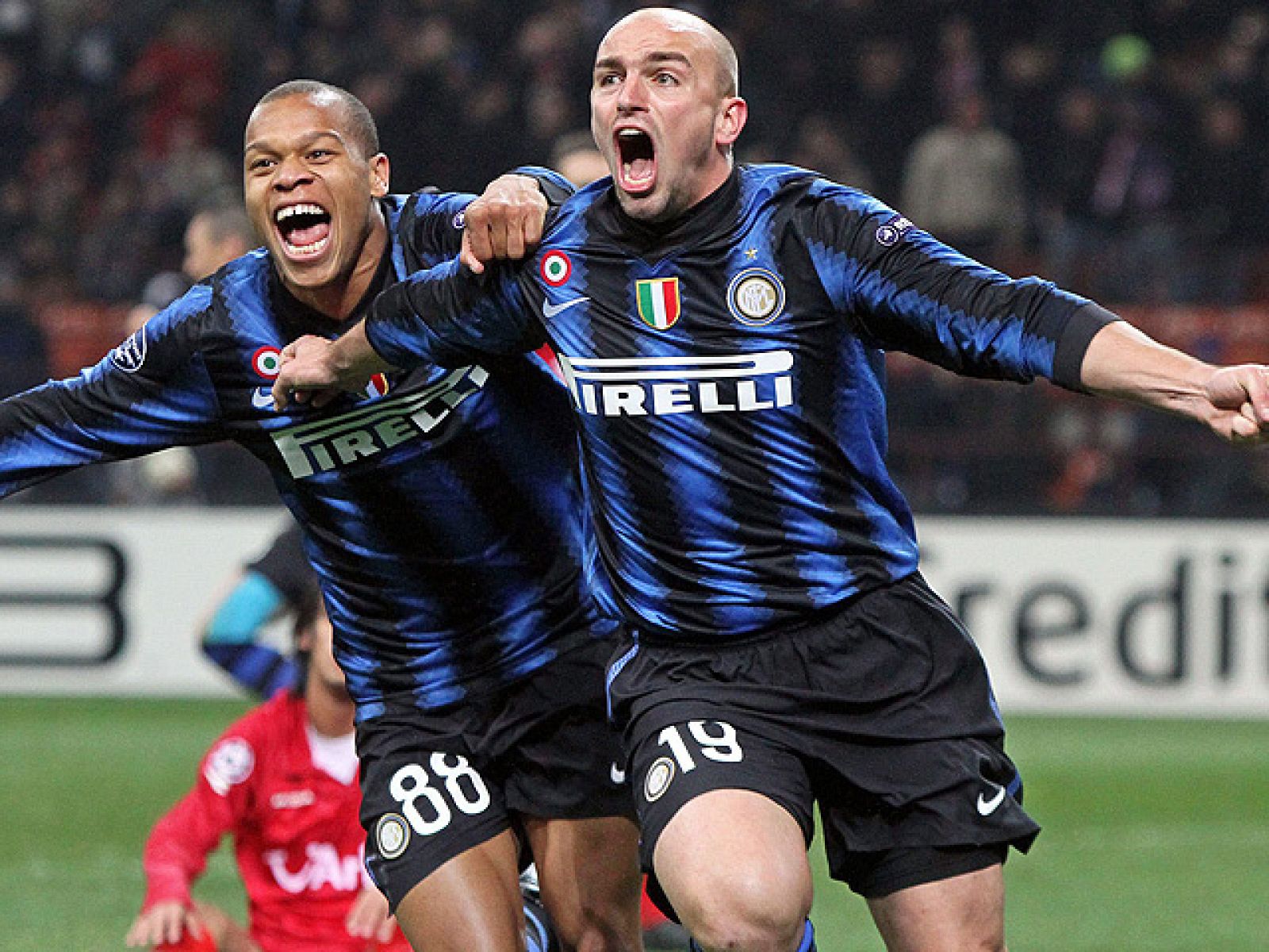 El Inter de Milán ha conseguido el pase a los octavos de final de la Champions con la victoria lograda frente al Twente con un solitario gol de Cambiasso.