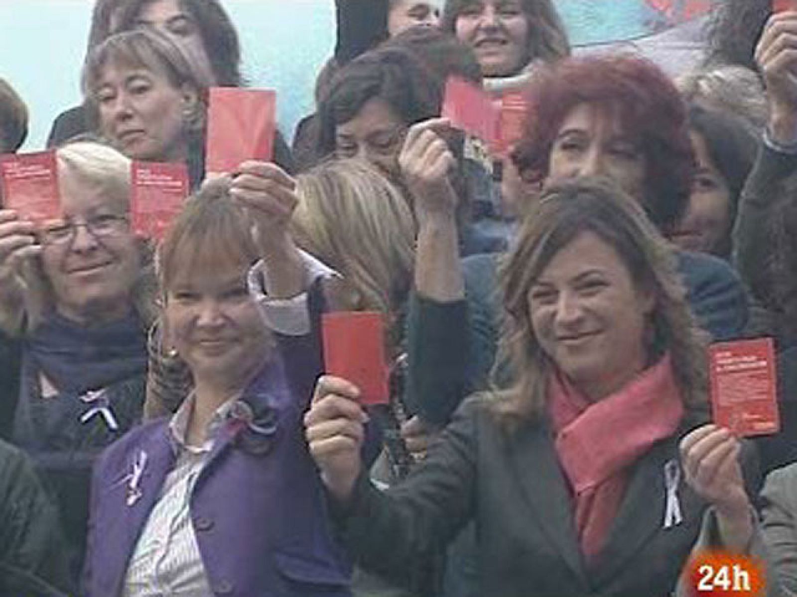 España homenajea a sus 64 víctimas por violencia de género en lo que va de año