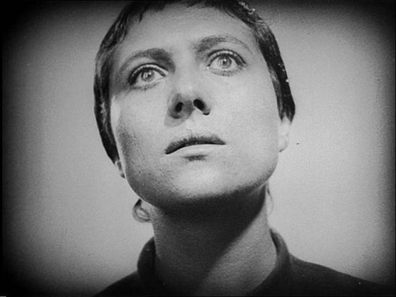Juliette Binoche nos comenta su secuencia favorita. Se trata de una escena de la película 'La pasión de Juan de Arco' (1928) de Carl Theodor Dreyer. Una de las obras maestras del cine