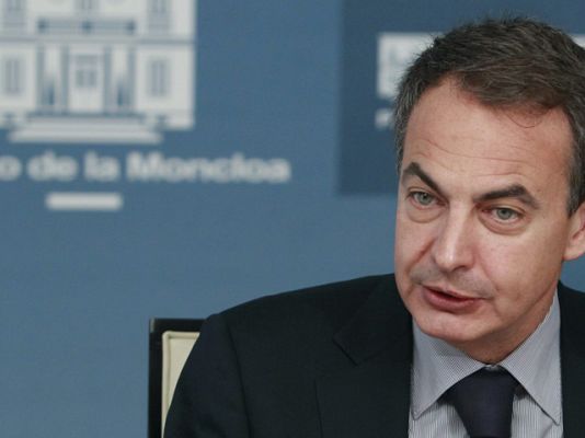 Telediario 1 - Zapatero descarta un rescate