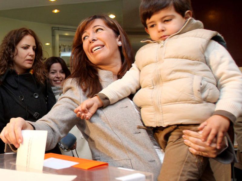 Camacho llama a los catalanes a ejercer masivamente su derecho a decidir