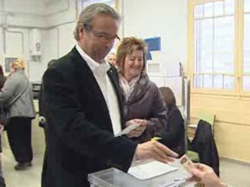 Benach llama a participar porque "Cataluña se juega hoy su futuro"