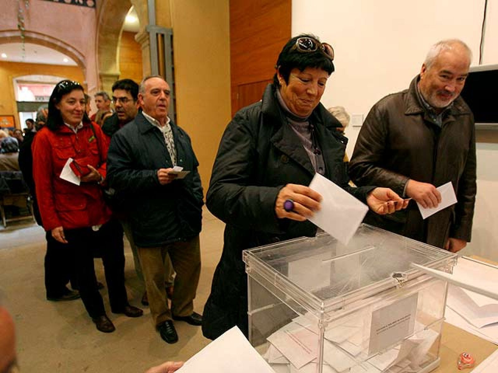 La jornada electoral catalana se desarrolla con normalidad | Ver