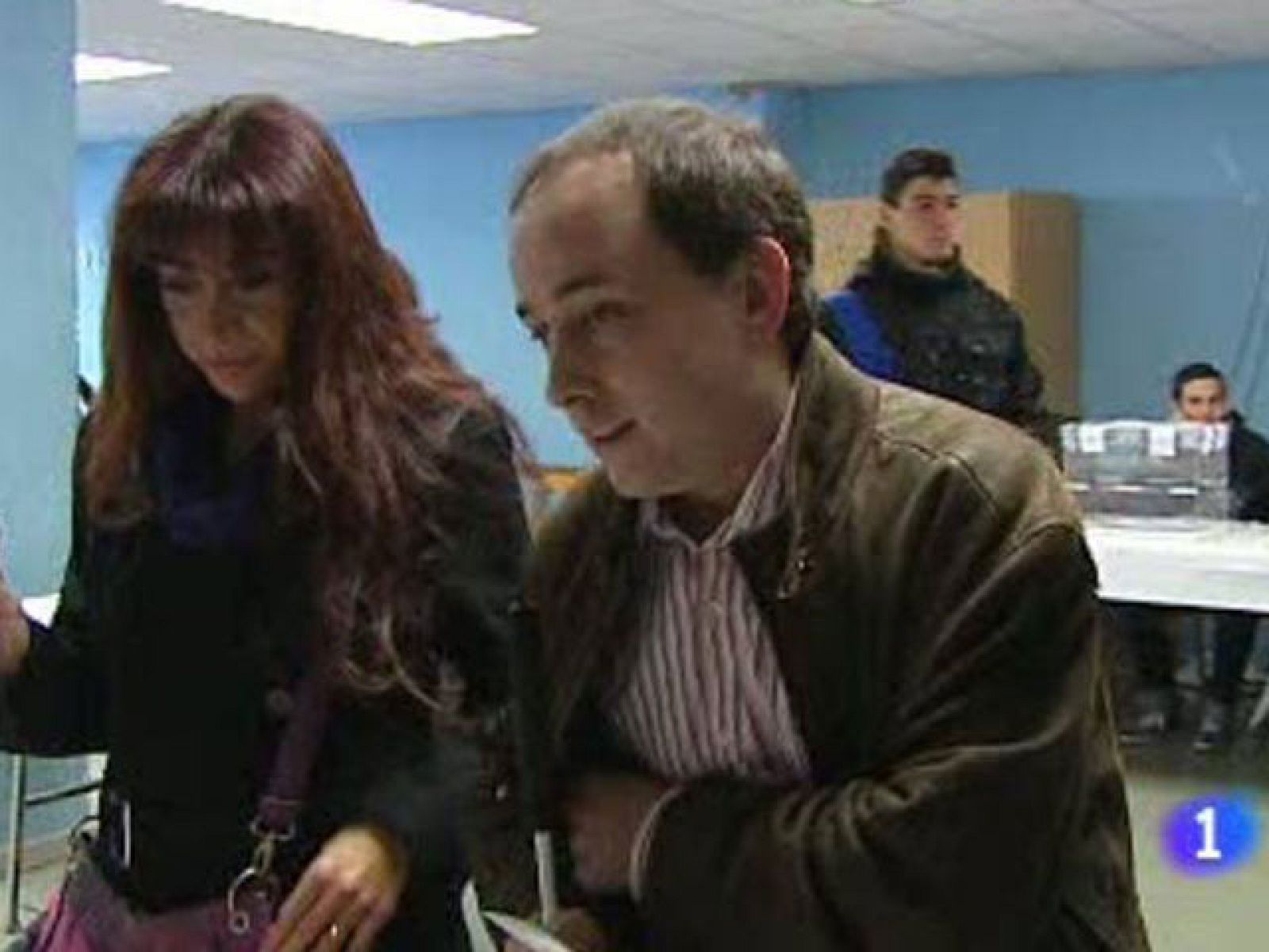 Los invidentes han tenido sus propias papeletas en los comicios catalanes | Ver