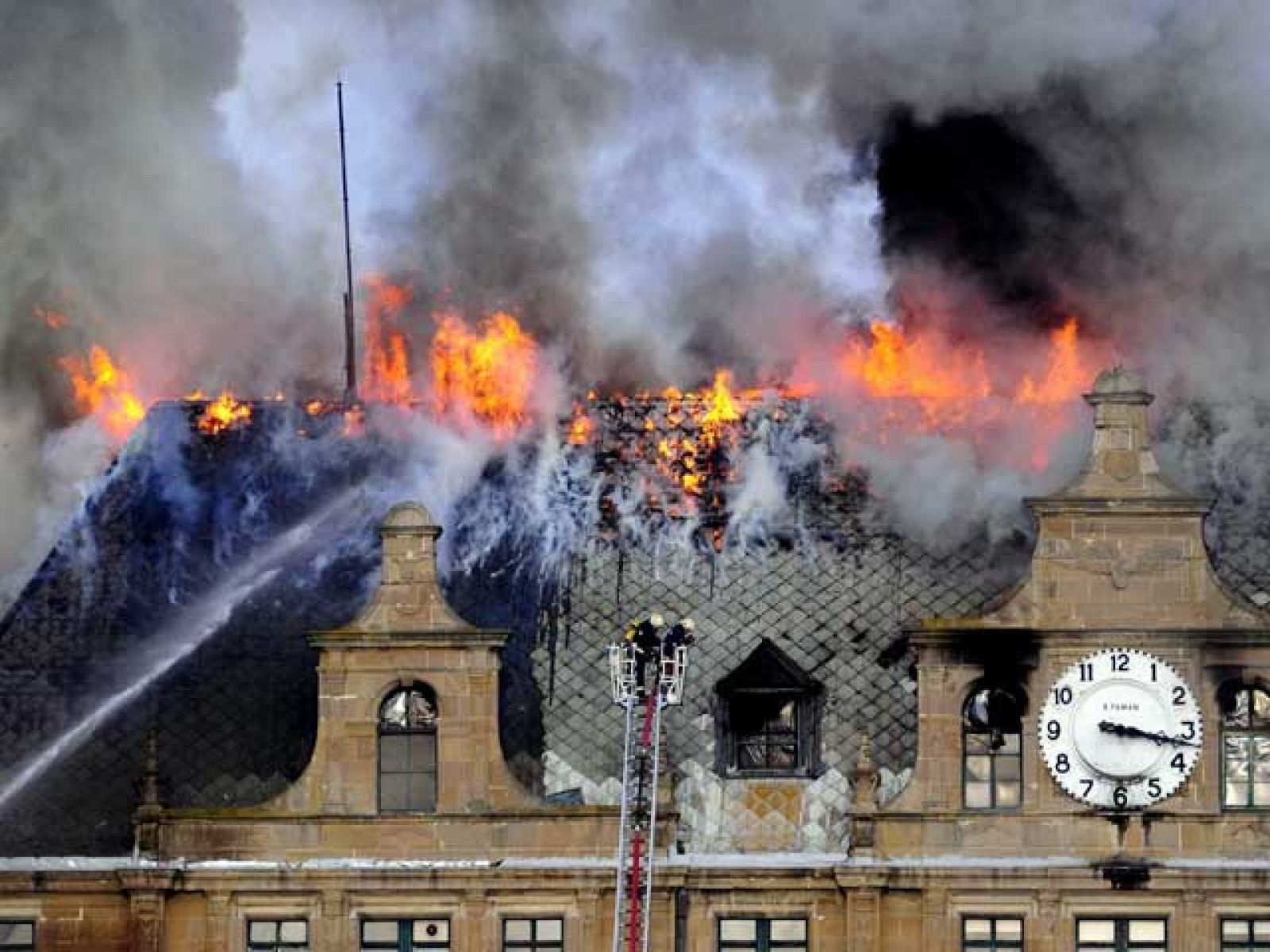 Incendio en la estación de Estambul
