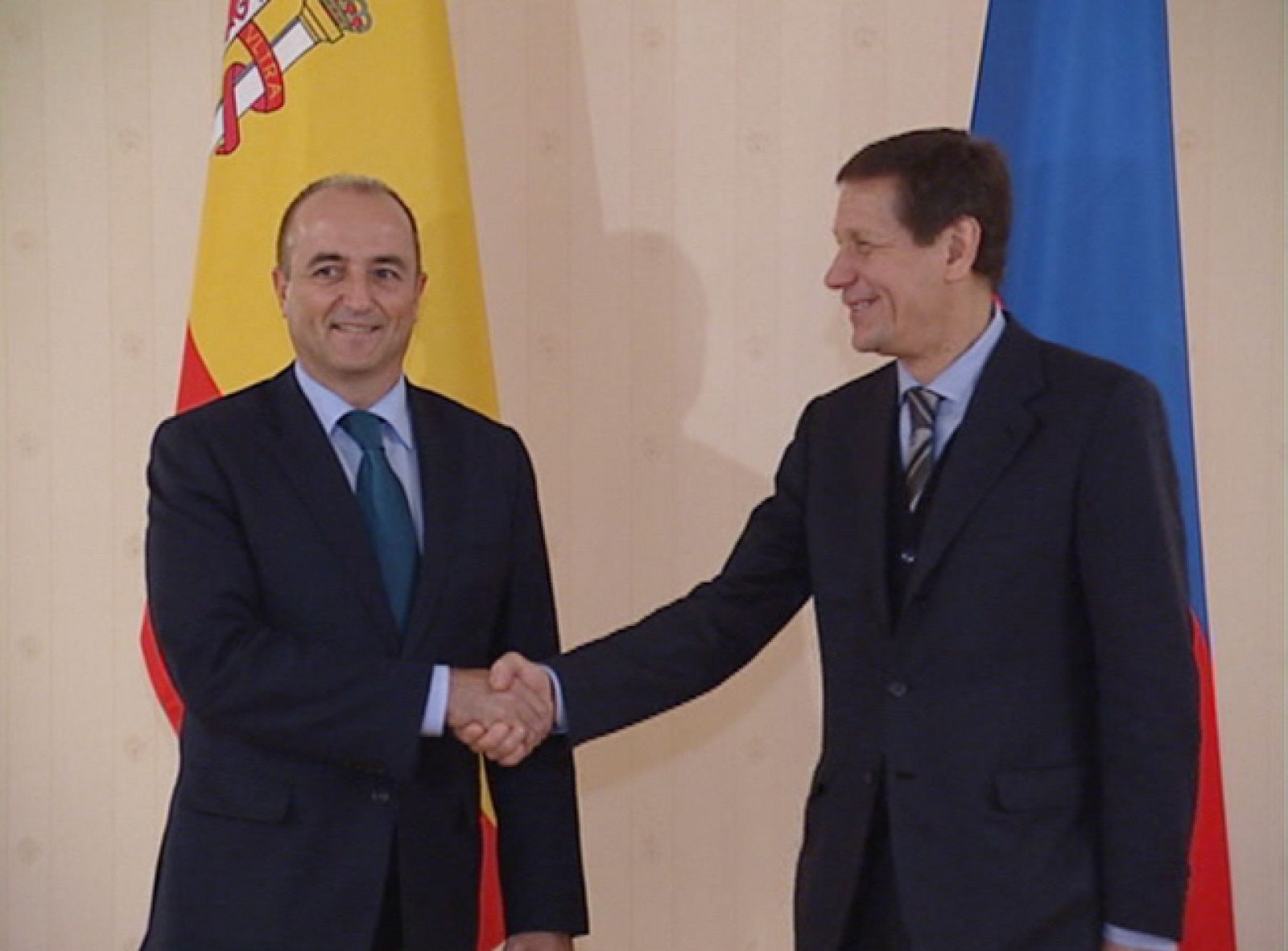 El Ministro de Industria pide a Trichet que el Banco Central Europeo compre deuda pública