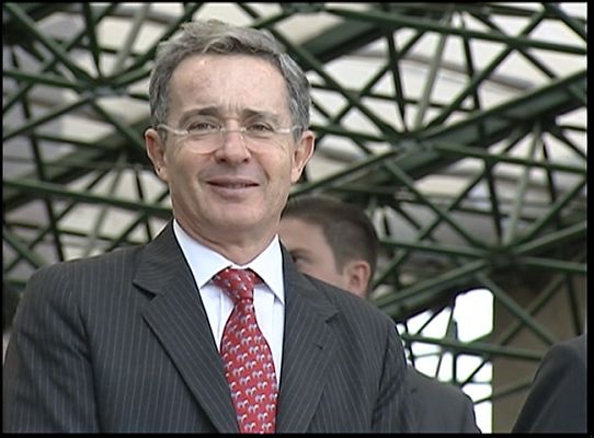 Telediario 1 - Cerco judicial sobre Àlvaro Uribe