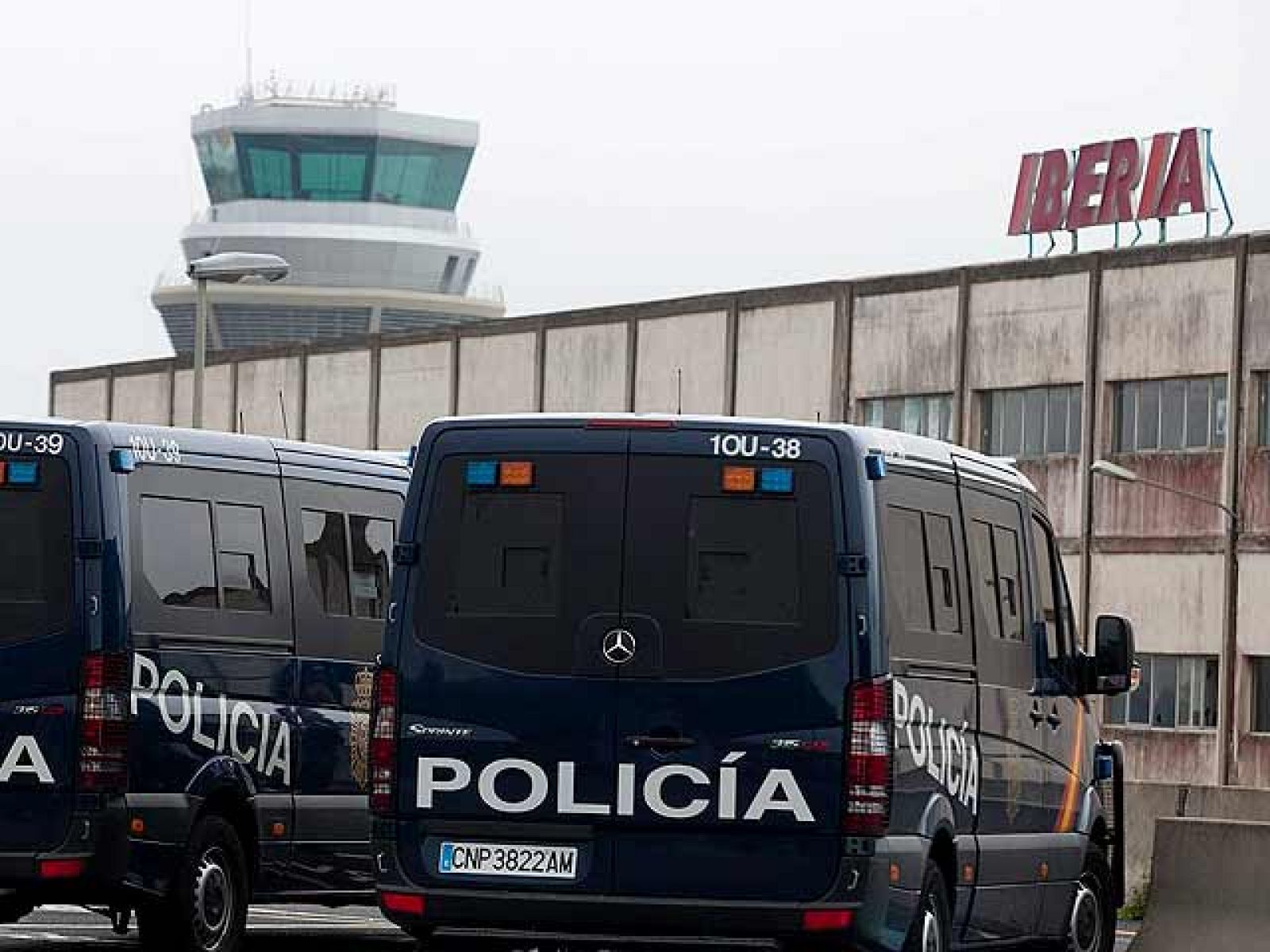 Resumen de los dos días de máxima tensión vivida en los aeropuertos españoles