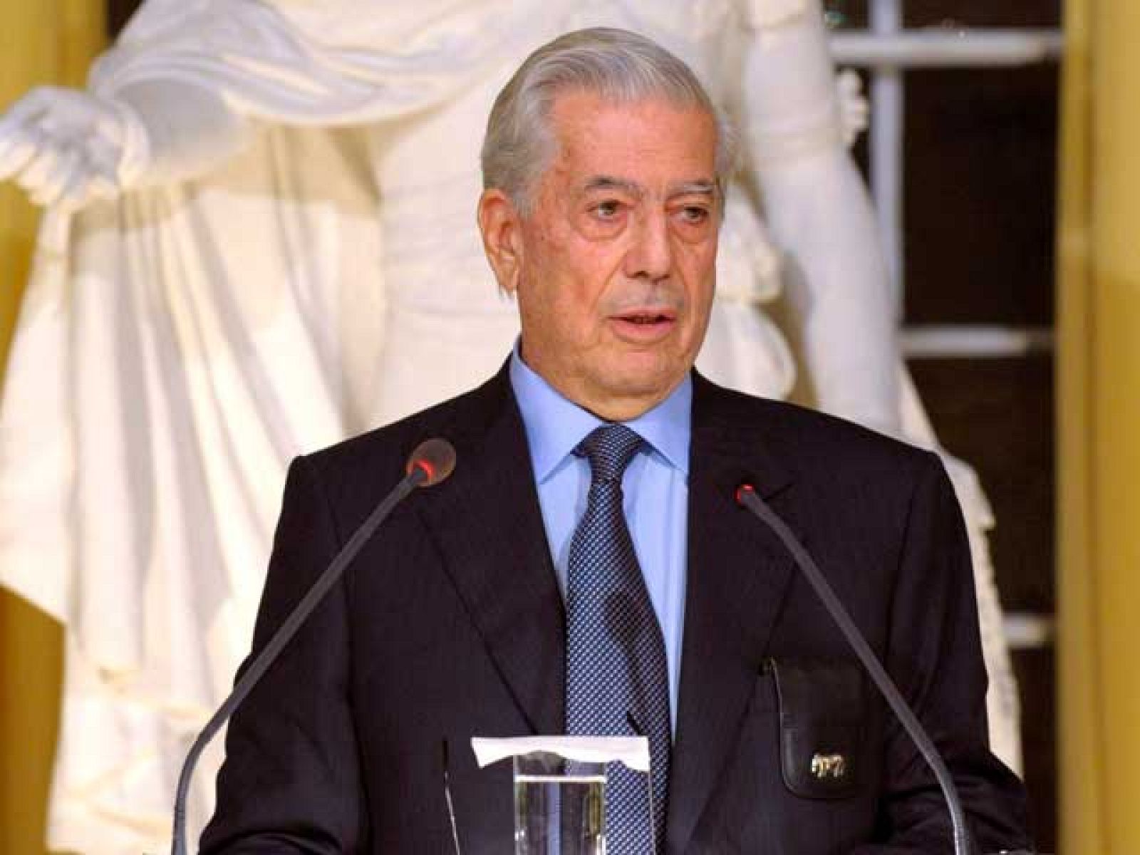 Vargas Llosa elogia la lectura y da las gracias a España en el discurso del Nobel | Ver