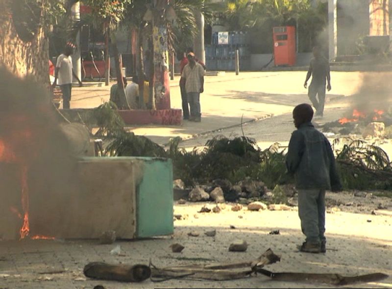 Violentos disturbios en Puerto Príncipe