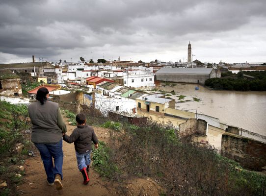 Telediario 1 - Posible desborde del Guadalquivir