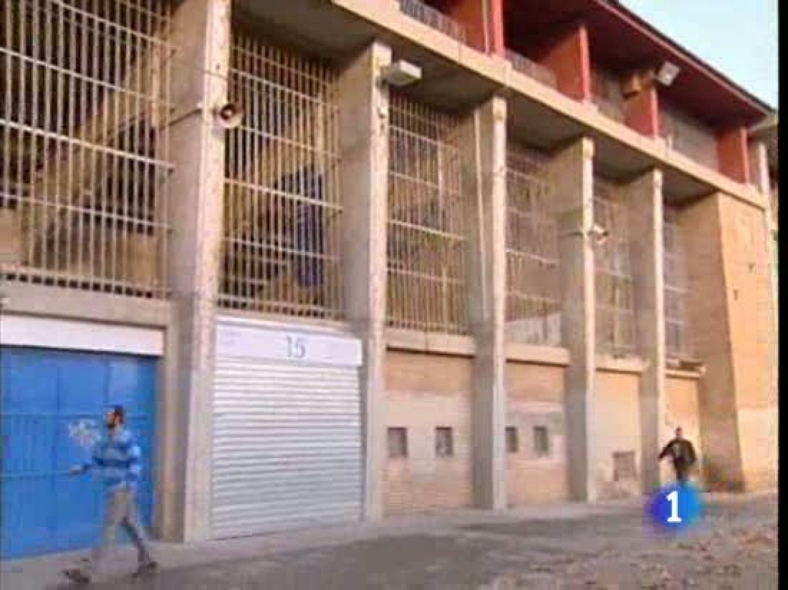 Poca animación en las taquillas de La Romareda a escasos días de recibir al Madrid en Liga. En el Atlético, Cerezo sale a defender al técnico Quique Sánchez Flores, mientras que en el Sevilla colea la escapada nocturna de Romaric y Zokora