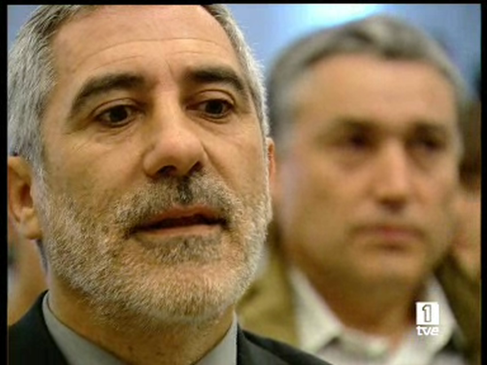 El coordinador general de IU, Gaspar Llamazares, ha presentado su propuesta de refundación de IU. Llamazares ha dicho que, aunque la coalición está "dolorida" por los resultados electorales, está dispuesta al cambio para ser "más útil" (24/05/08).