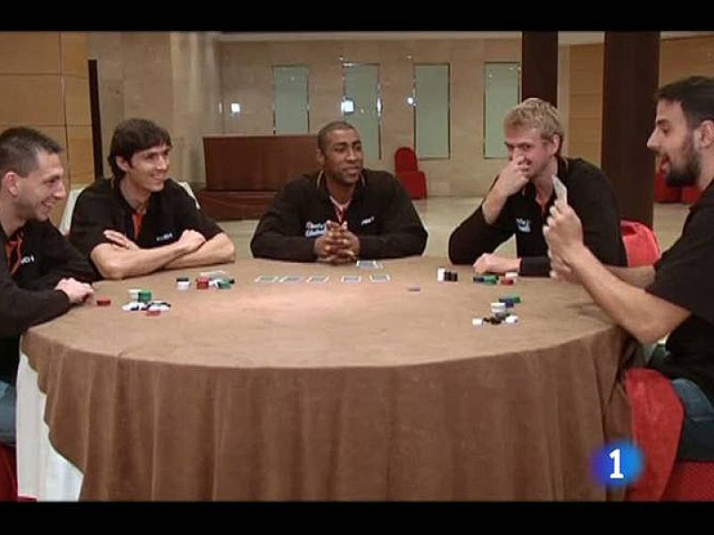 Los jugadores del Estudiantes pasan su tiempo libre jugando al póker, como han demostrado ante las cámaras de TVE, que retransmitirán su próximo partido de Liga ante el Cajasol.