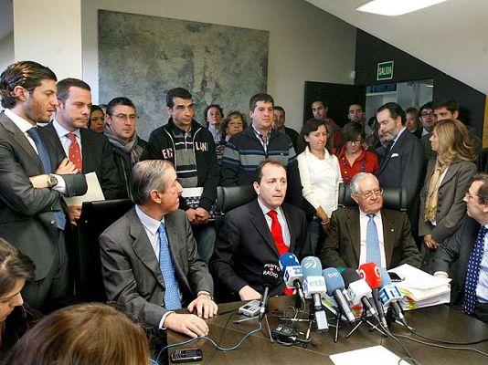 Telediario 1 - Afectados reclaman a AENA