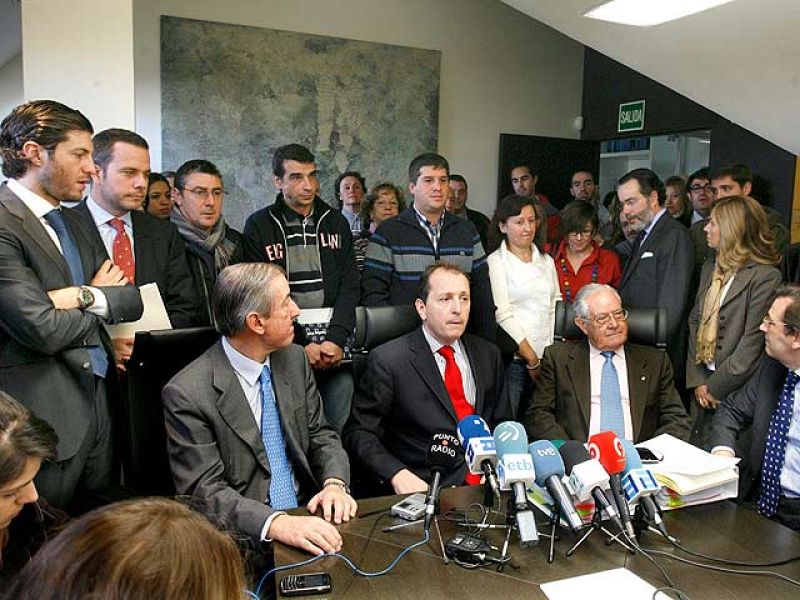 Afectados reclaman indemnizaciones millonarias a AENA | Ver