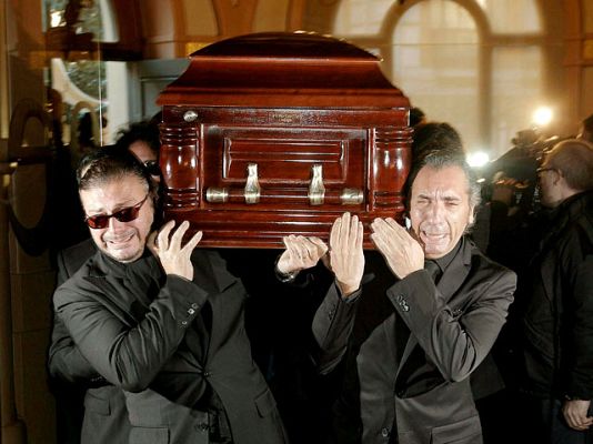  - El féretro de Morente en la SGAE