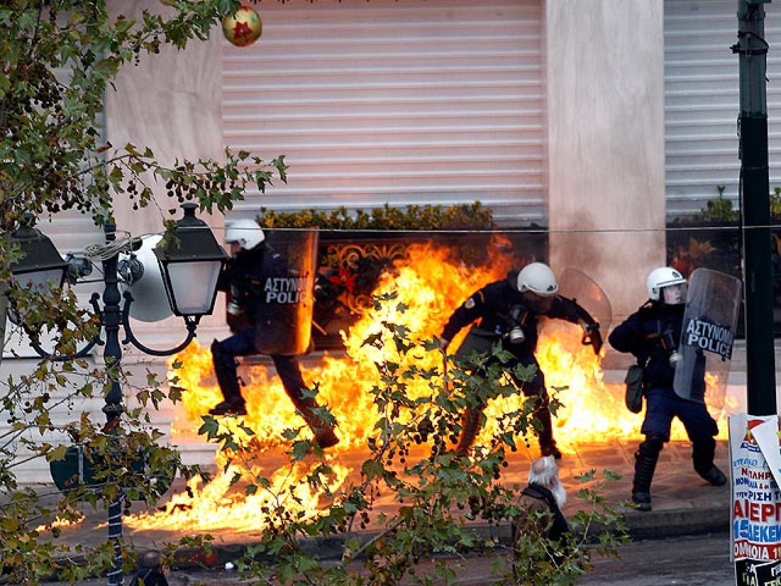 Fuertes disturbios en la octava jornada de huelga general en Grecia