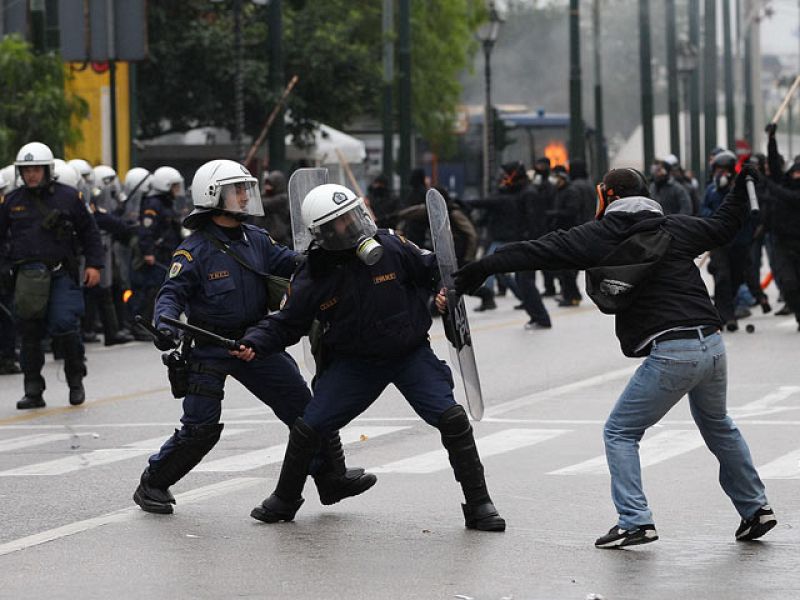 Telediario 2 en cuatro minutos - 15/12/10 | Ver