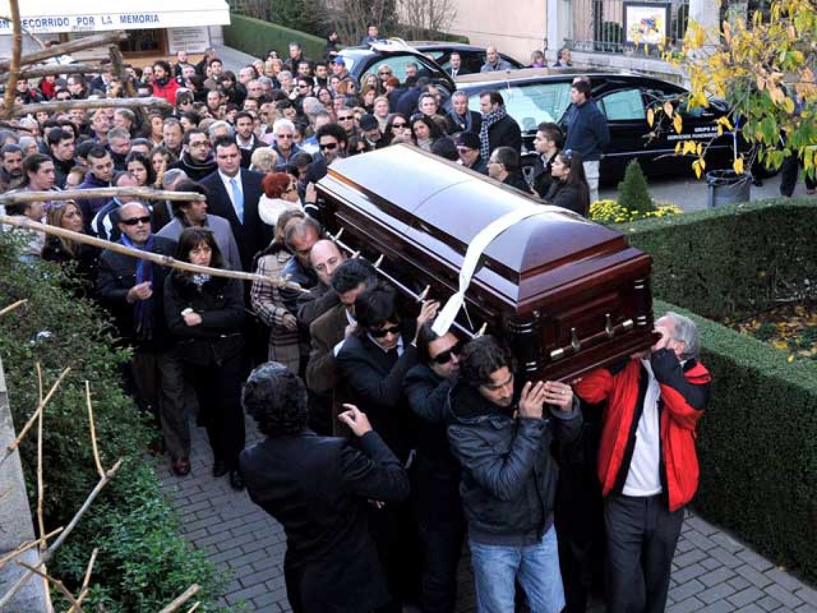 Miles de personas despiden a Enrique Morente en Granada | Ver