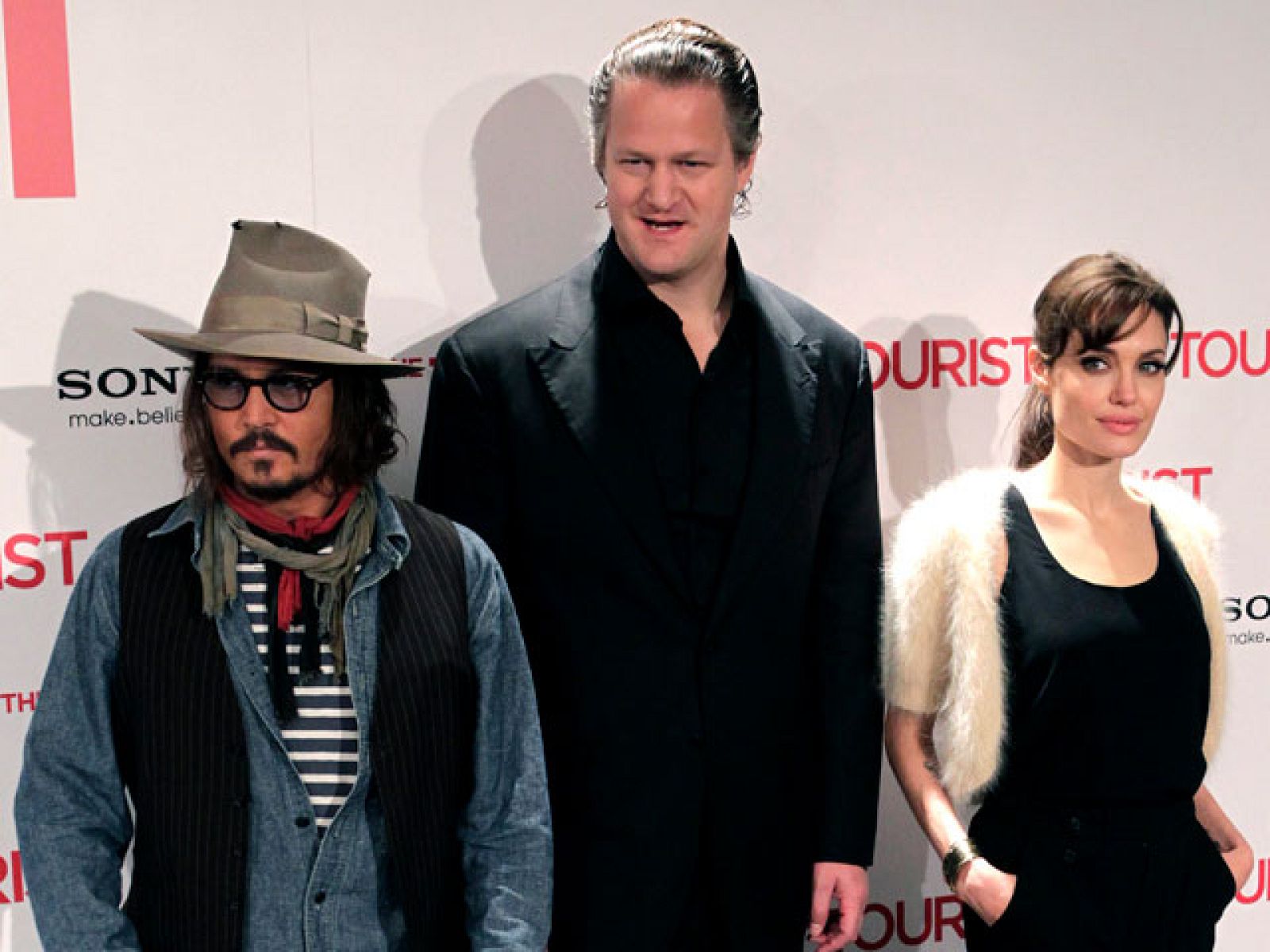 Angelina Jolie y Johnny Depp presentan en Madrid "The tourist" | Ver
