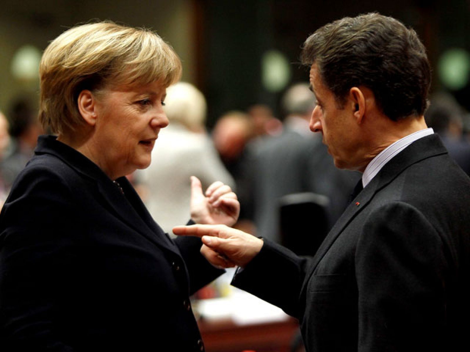 El euro es parte central de la integración europea | Ver