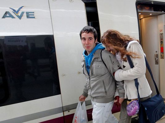  - Los primeros pasajeros del AVE