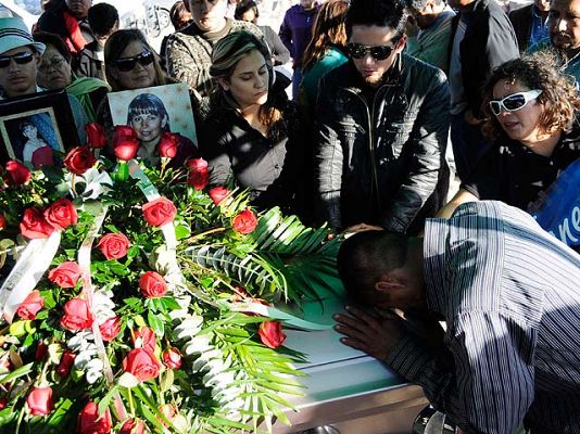 Telediario 1 - Entierran a la activista mexicana