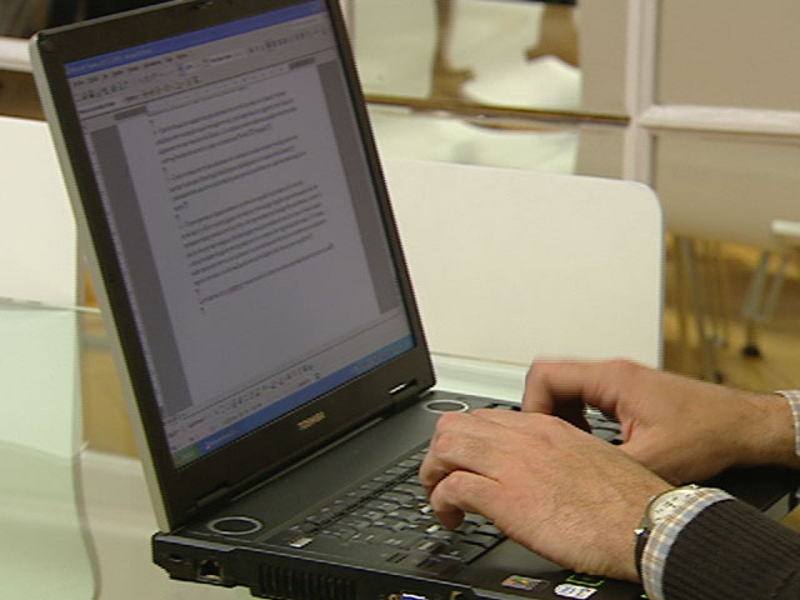 Dos visiones opuestas sobre la Ley Antidescargas | Ver