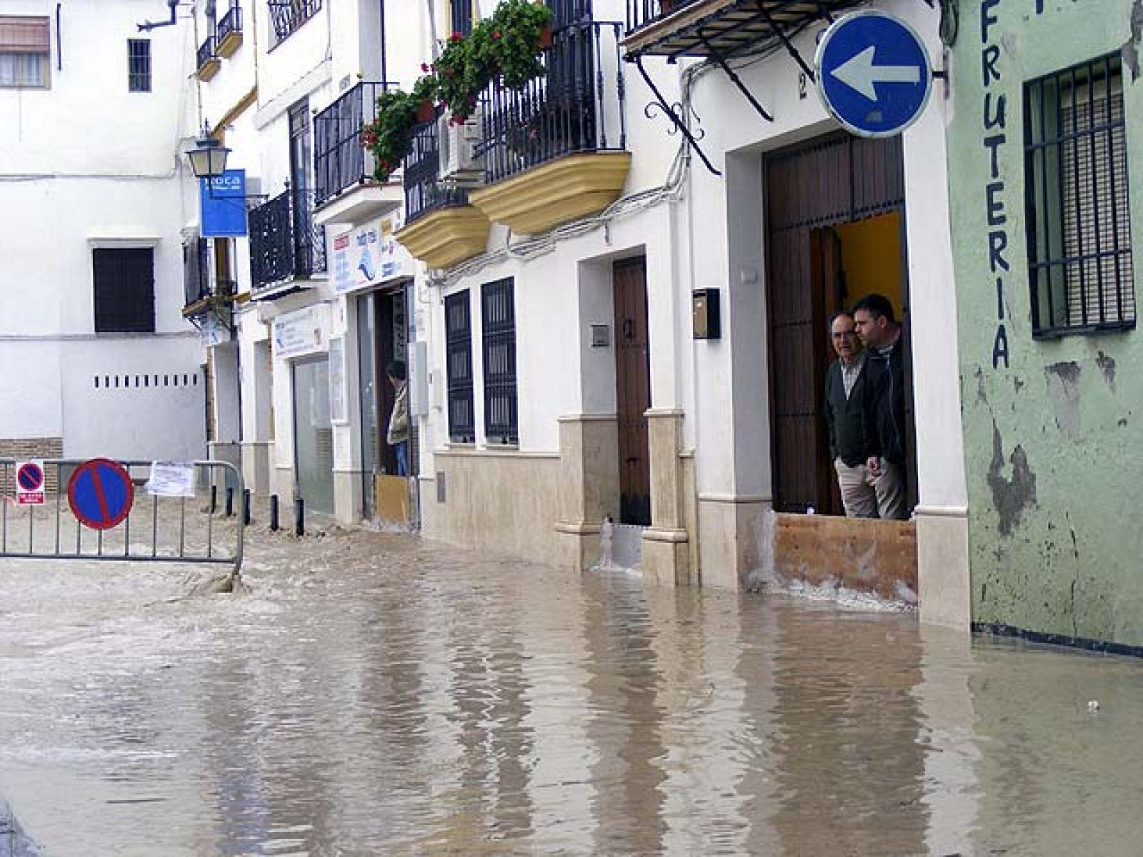 Otro día pendientes de los cauces en Andalucía, que sigue en alerta por lluvias | Ver